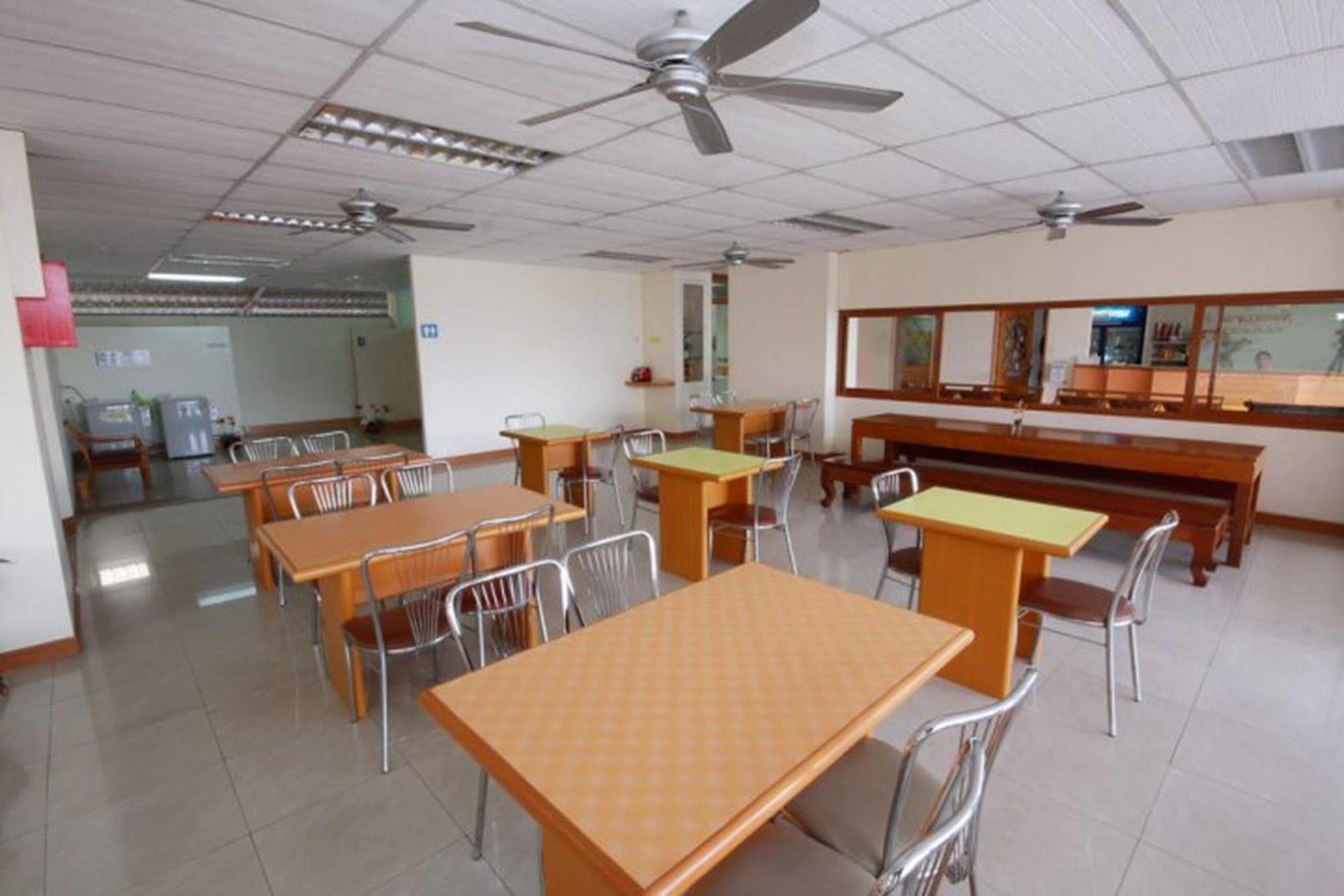 P.A. Place Hotel Nakhon Sawan Zewnętrze zdjęcie